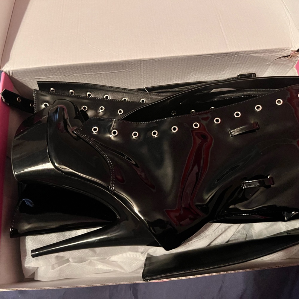 Thigh high heel - size 7